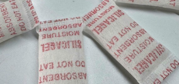 Vì sao doanh nghiệp sản xuất nên sử dụng gói hút ẩm?